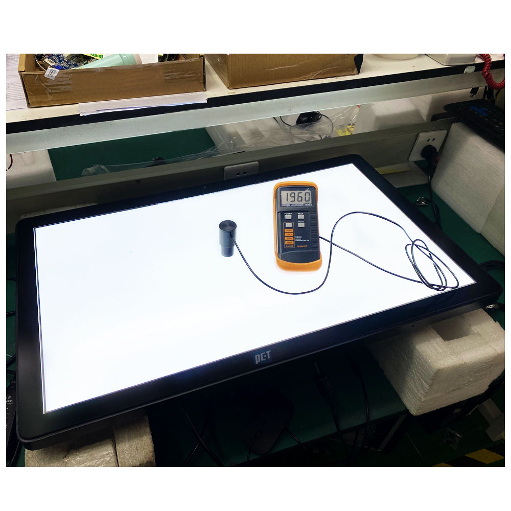 32″ 2500-Nit High Brightness IP65 IK10 Outdoor PCAP Touch Monitor - Image 4